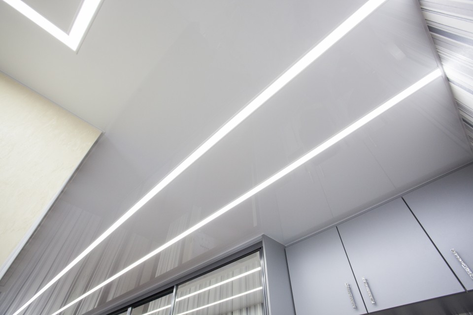 Заказать световые потолки с линией света в г. Свободный